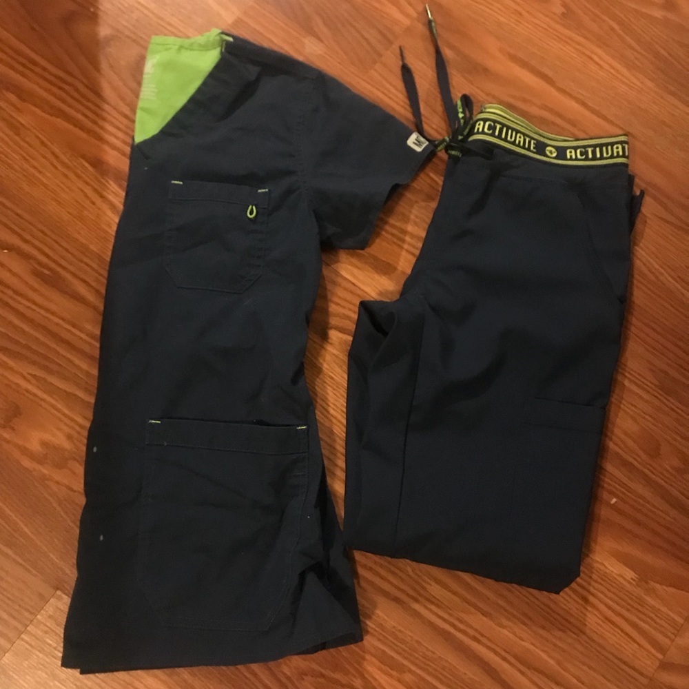 Gently worn scrubs top and bottom size XS